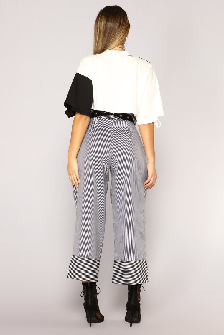 Midnight Surprise Cropped Crew Neck Top - Black/Off White