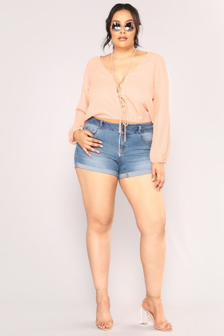 Jessica Booty Lifting Shorts - Medium Wash
