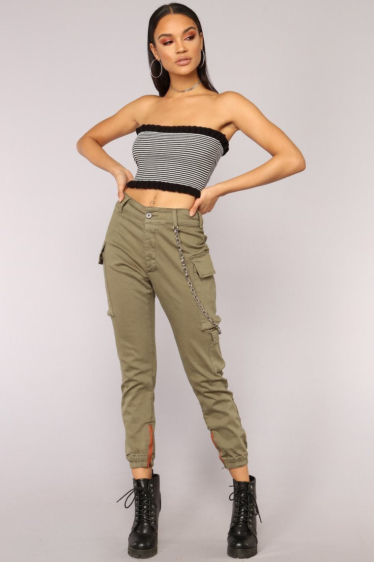 Love Me Blind Sleeveless Sweater - Black