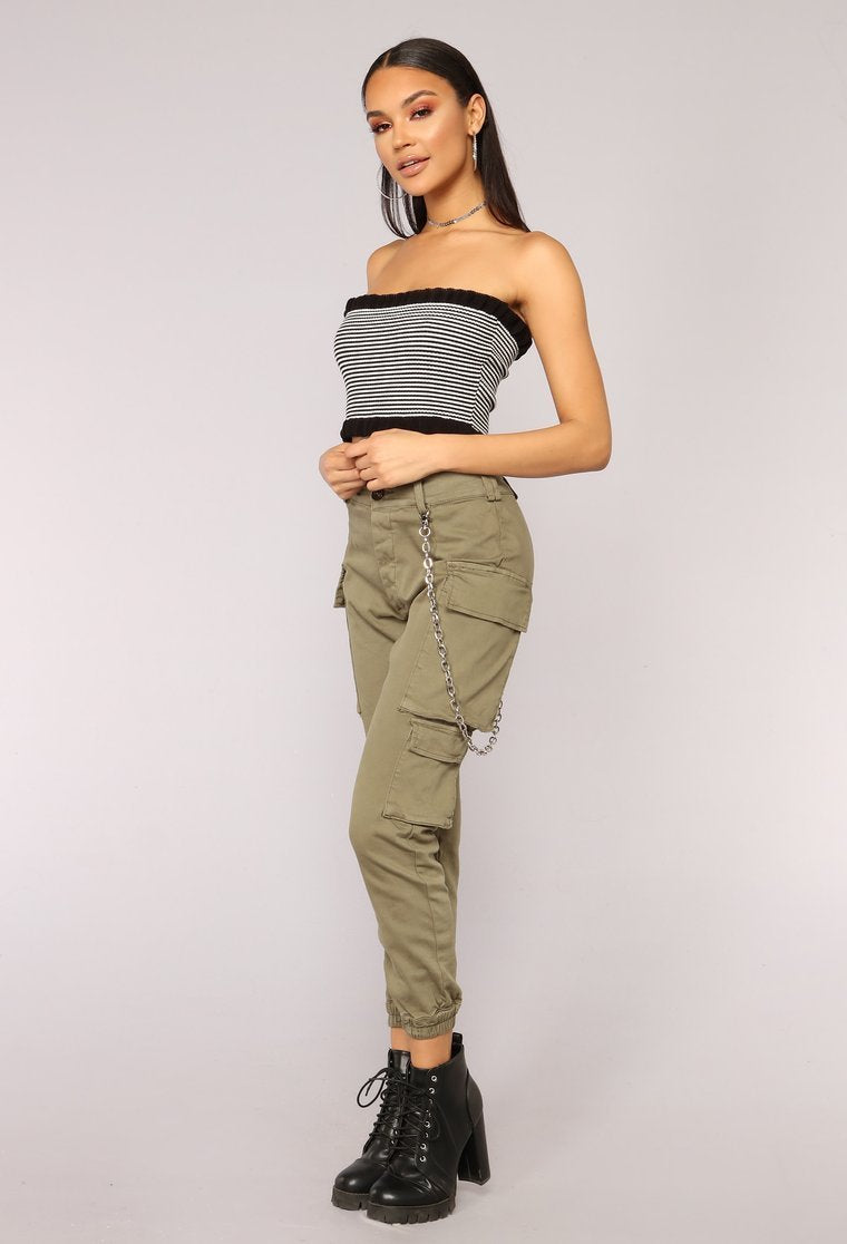 Love Me Blind Sleeveless Sweater - Black