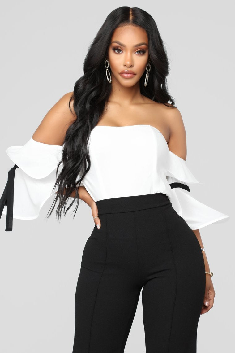 Ruffle Affair Cold Shoulder Top - Blanc