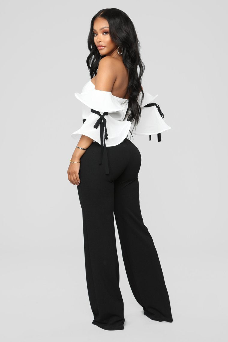 Ruffle Affair Cold Shoulder Top - Blanc