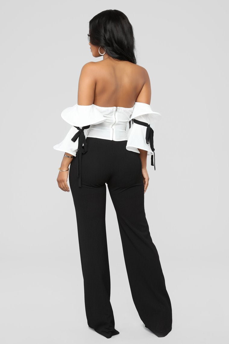 Ruffle Affair Cold Shoulder Top - Blanc