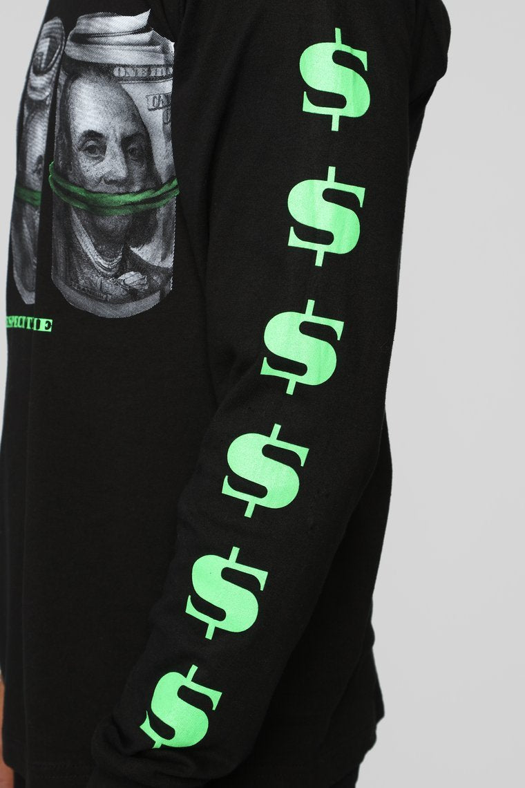 Je ne vois que des t - shirts à manches longues.