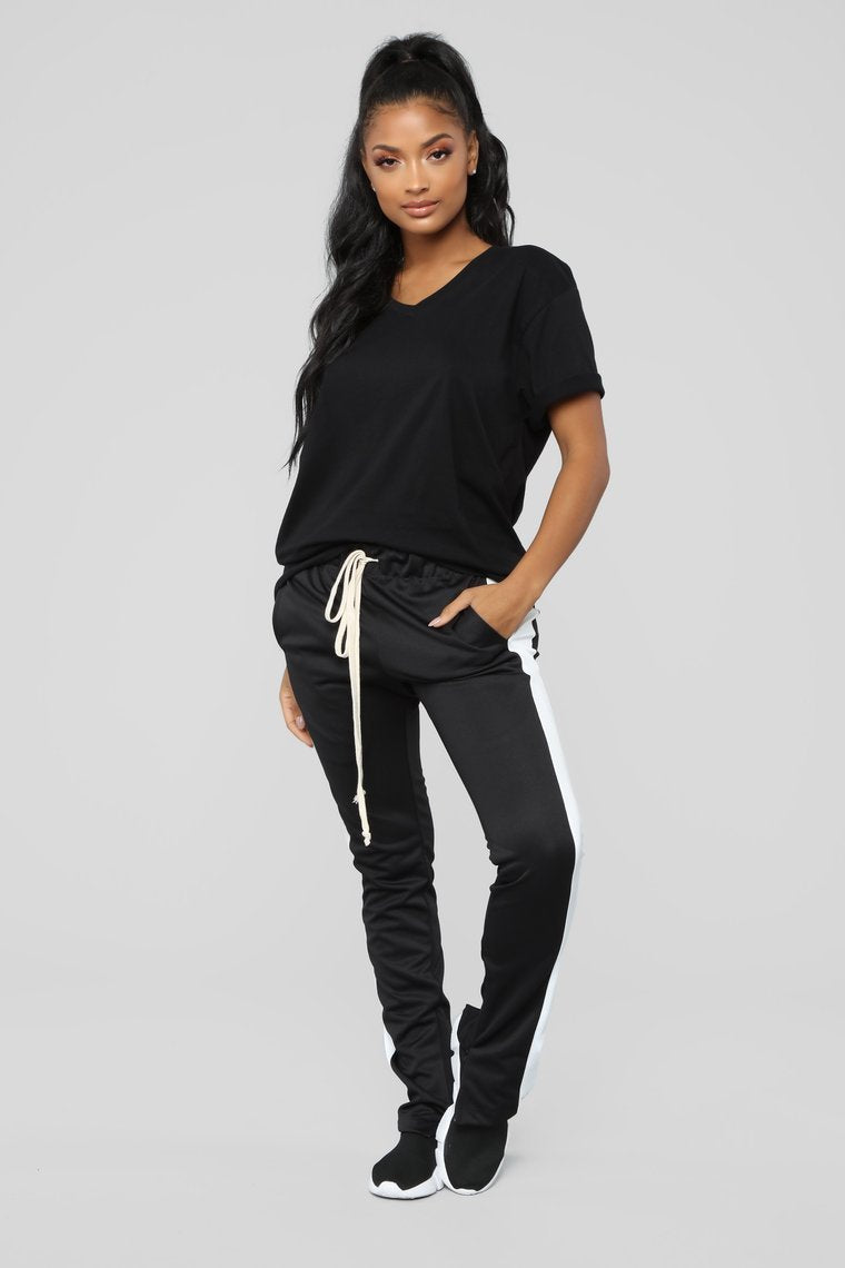 Essential V Neck Tee - Black