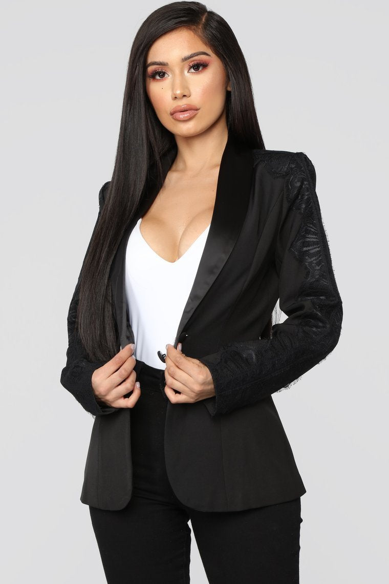 Blazer à bordure en dentelle She Means Business - Noir