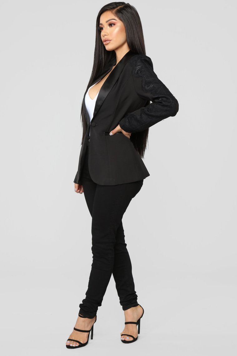 Blazer à bordure en dentelle She Means Business - Noir