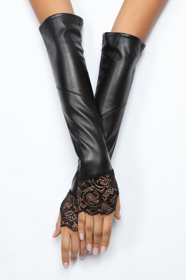 If You Seek Amy Gloves - Black